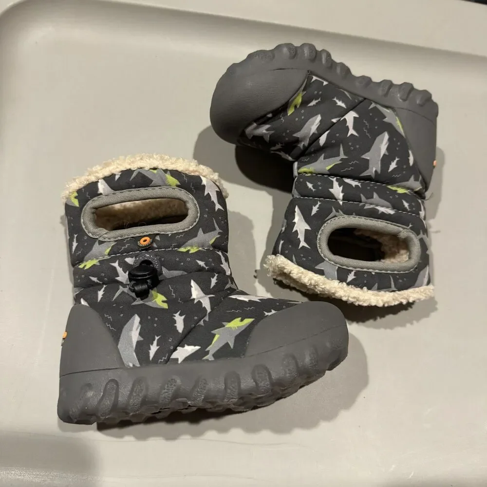 Bogs B-Moc Boots Shark Print Insulated Winter Snow Waterproof Boys sz 6 Toddler